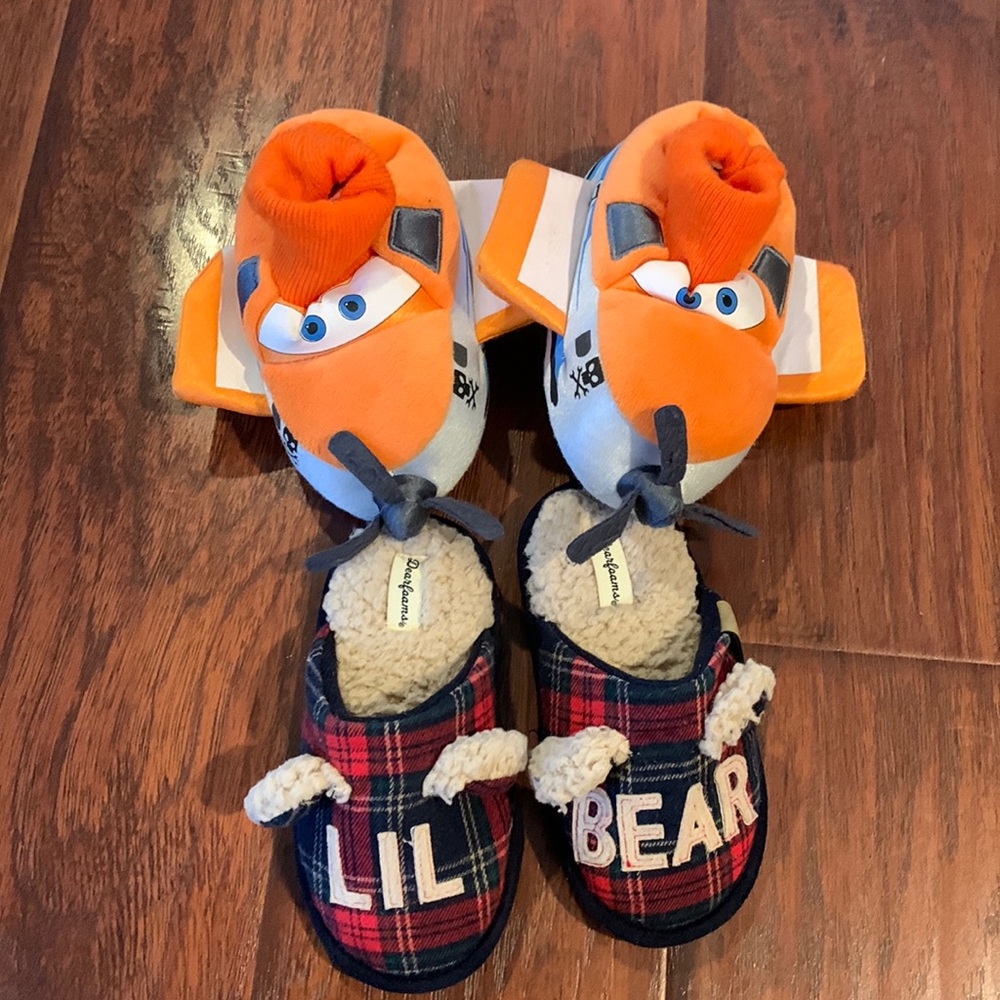 Toddler Slippers - Includes 2 pairs - size 9/10